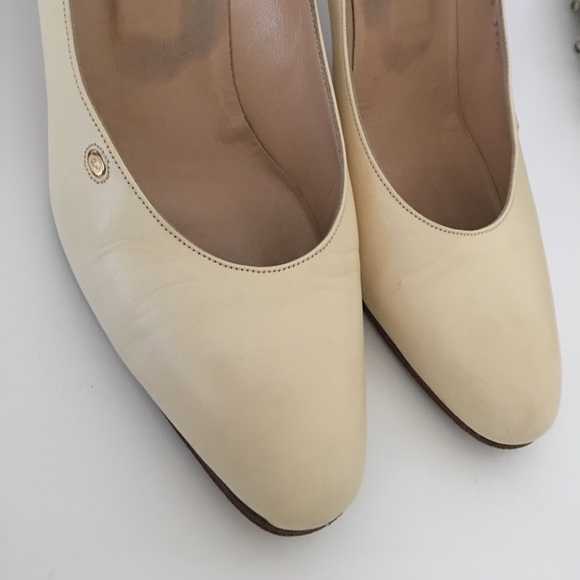 Vintage Gucci Heels - Picture 3 of 6